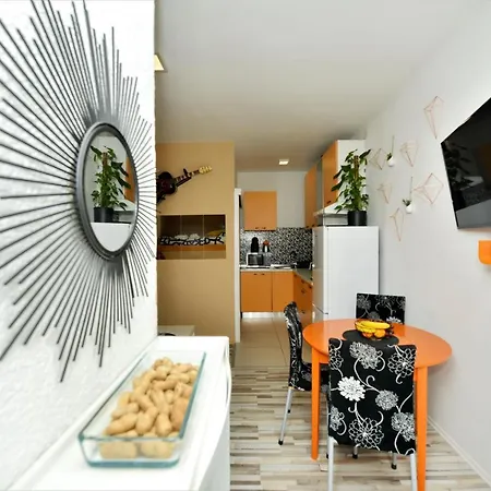 Rock Apartment *